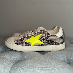 STEVEN New York Snake Pattern Sneakers with Neon Accent. Size 8.5
